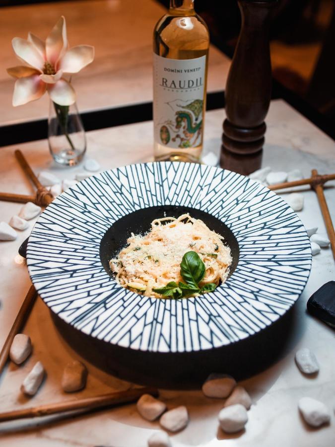 Soho Boutique Hotel Dnipro Bagian luar foto